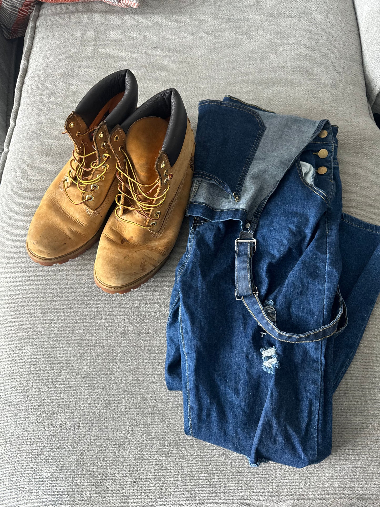 Tyson DuPont Ring Worn Attire